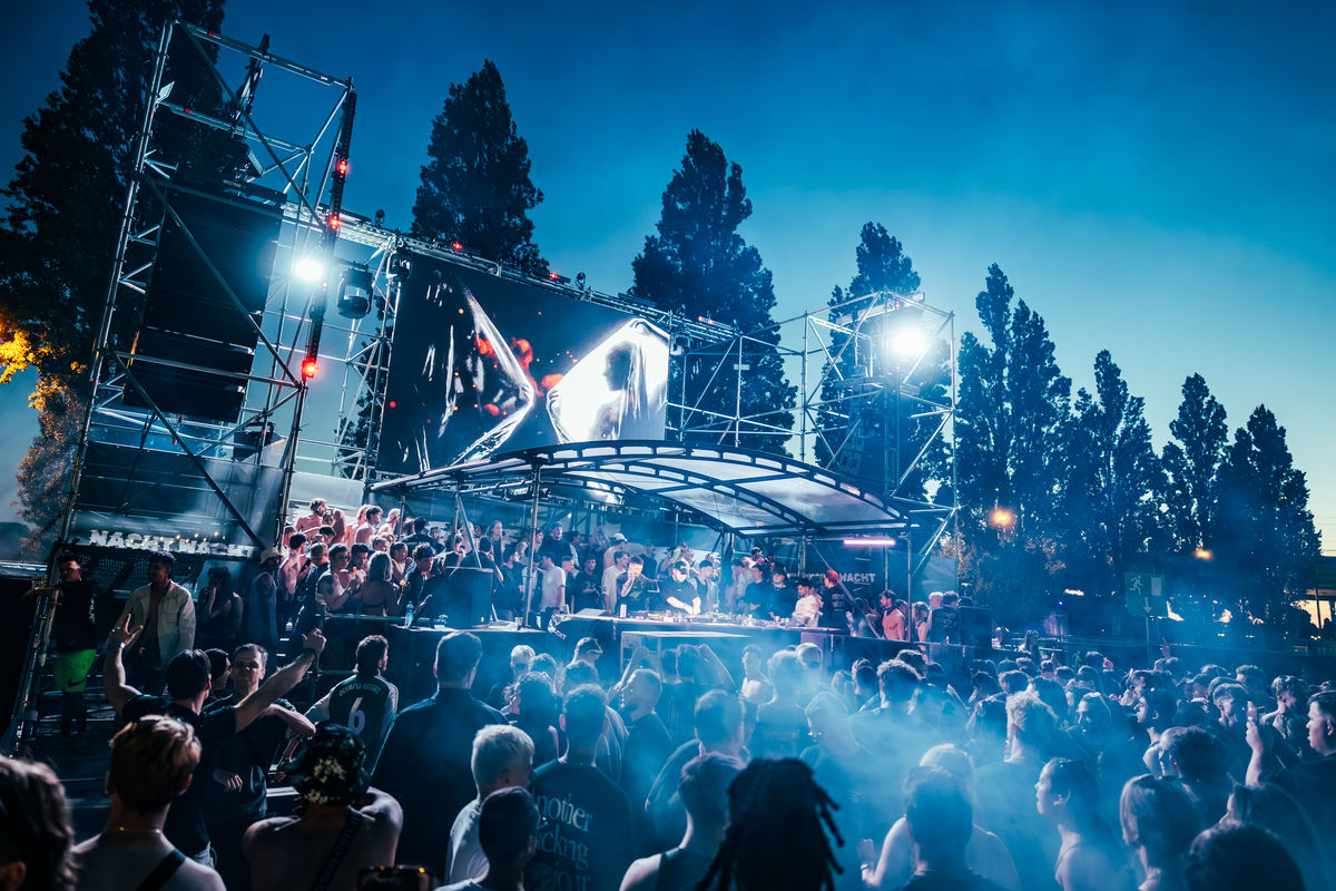 Loading... just a sec